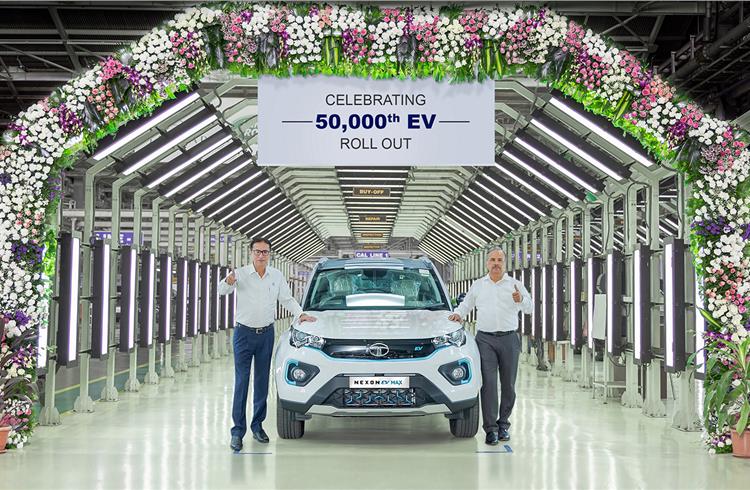 Rajesh Khatri, VP, Operations, Tata Motors PVs and Anand Kulkarni, VP, Operations, Product Line, Purchase & Supplier Quality, Tata Passenger Electric Mobility, with the 50,000th EV at the Pune plant.